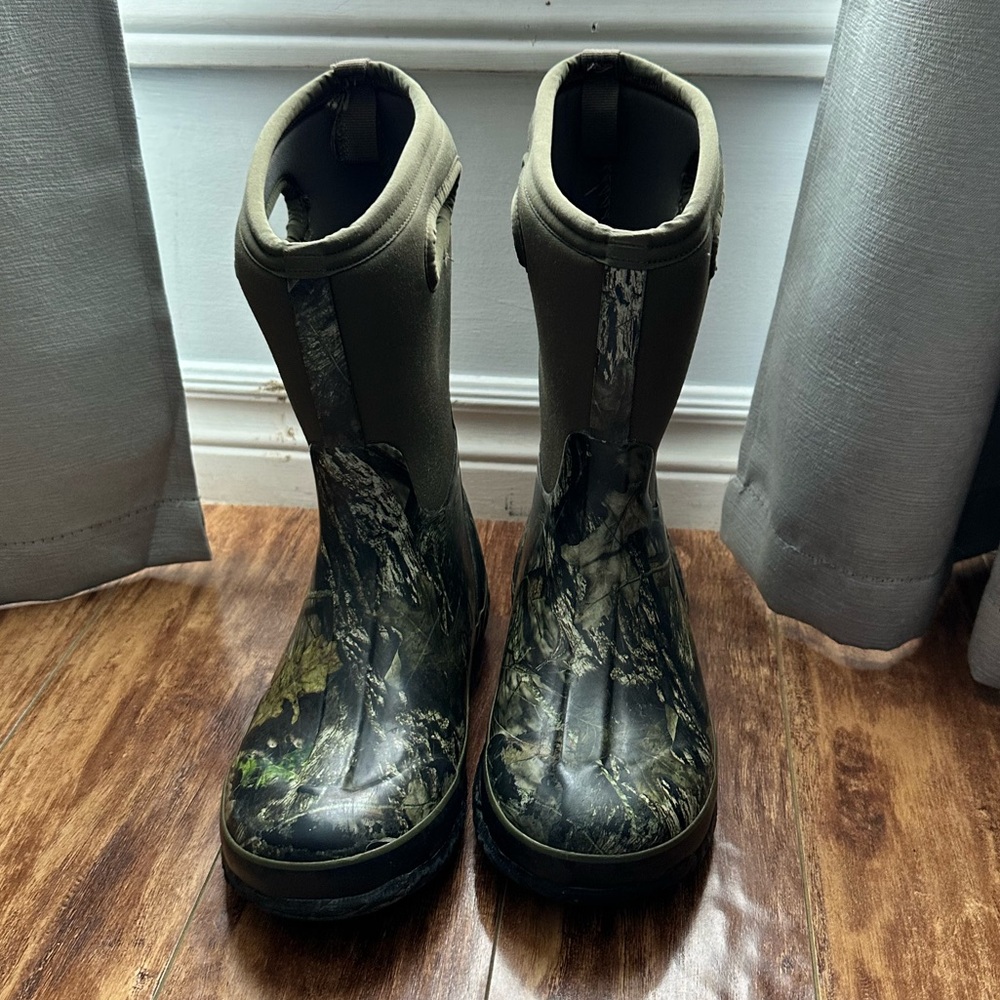Bogs Boys Camouflage Waterproof Winter Pull on Boots Big Kid Size 6